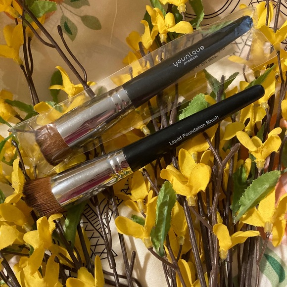 Brushes - Picture 2 of 10